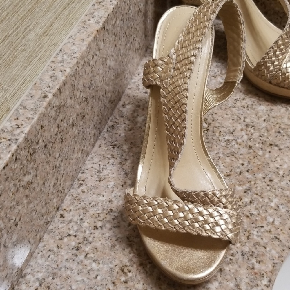 Rowen Shoes - Picture 3 of 8